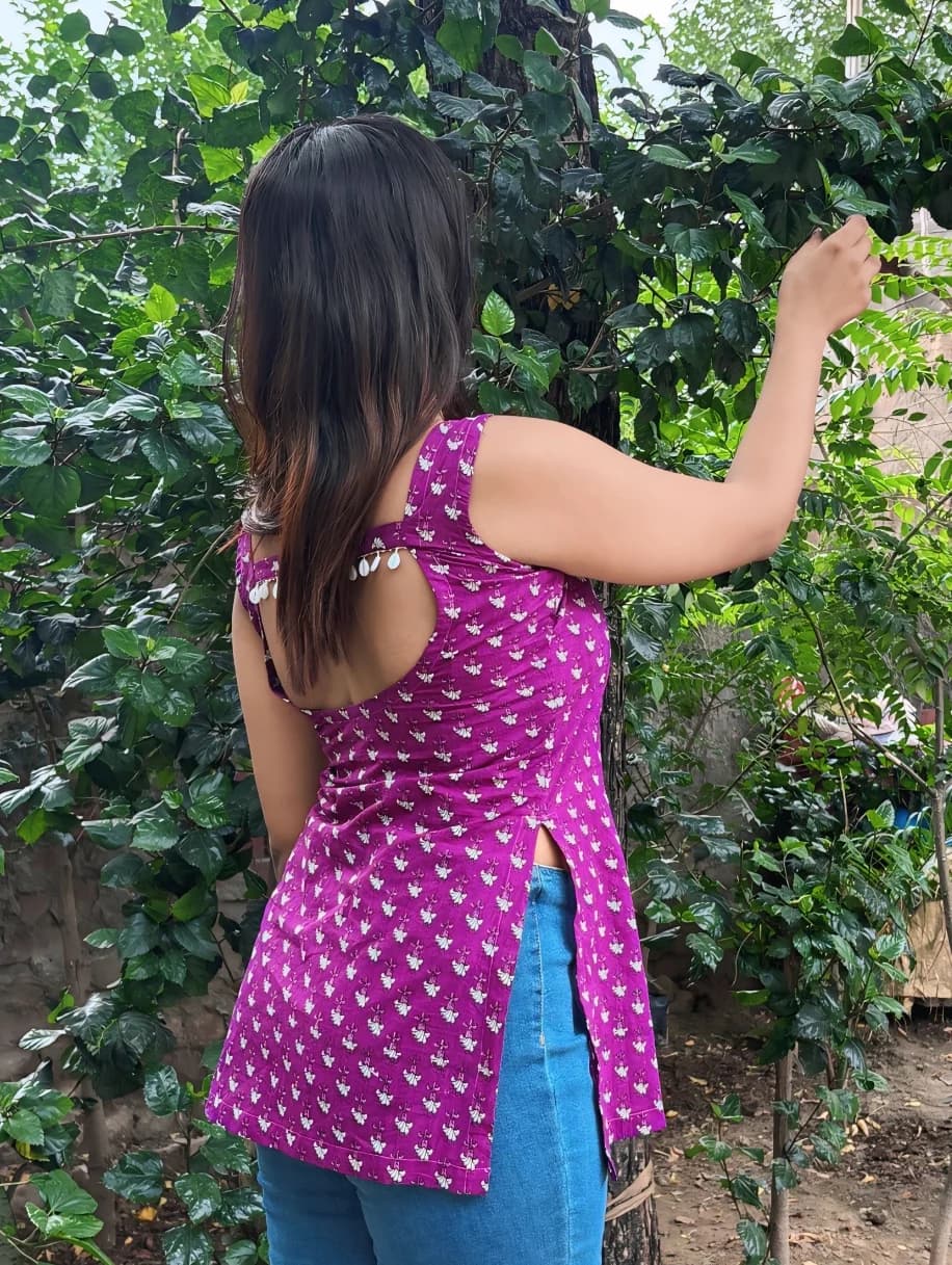 Magenta Shell-Trimmed Backless Cotton Kurti